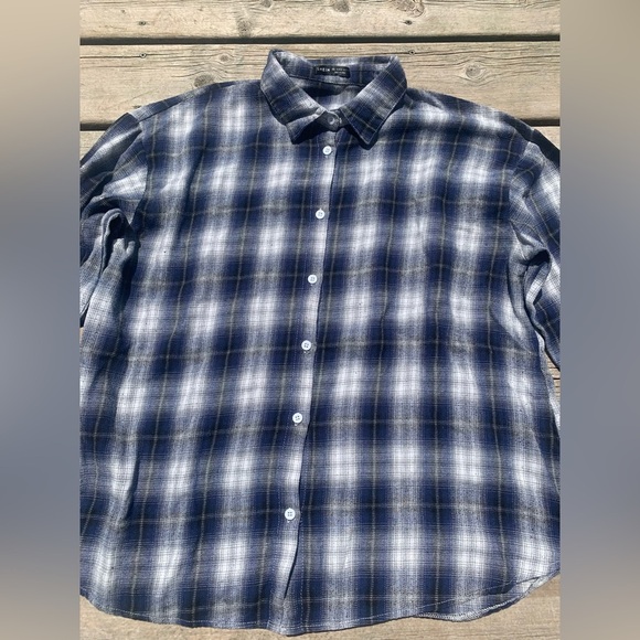 💛 SHEIN Women's Blue & White Plaid Flannel Button-Up Shirt - Size L (US 8/10) - Picture 5 of 6